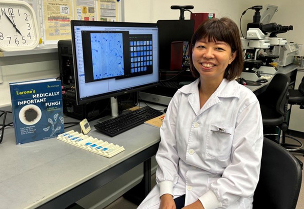  ​SGH
laboratory scientist Tan Mei Gie specializes in mycology, ie the study of
fungi.   