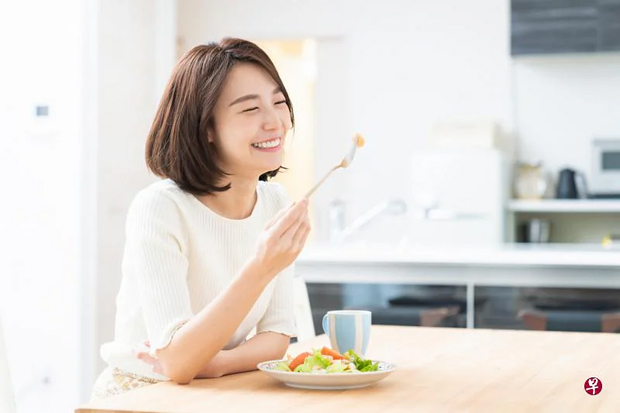  ​直觉饮食法主张听从身体信号来进食，正视自己的饥饿感，用喜欢的方式 享受食物。（iStock图片）
