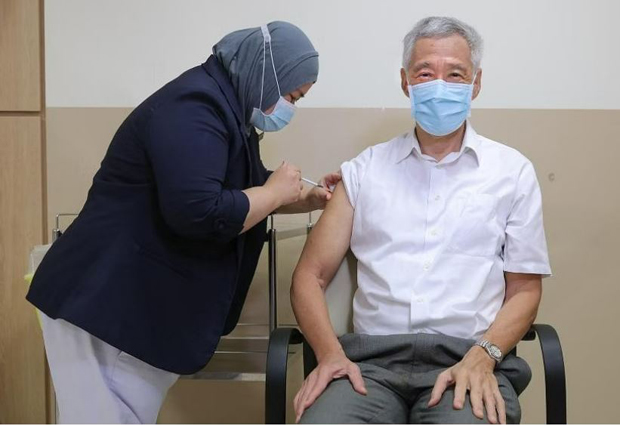  ​PM Lee Hsien Loong getting a shot of the updated Covid-19 vaccine at the Singapore General Hospital on Nov 2. PHOTO LEE HSIEN LOONG/FACEBOOK 